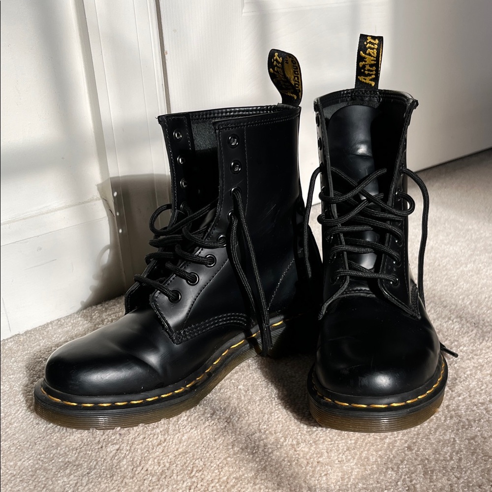 Doc Martins Boot, gently used - image 9